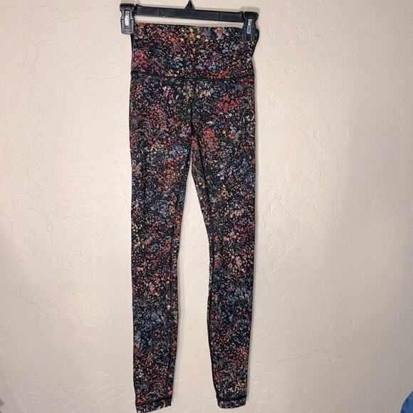 Lululemon Wunder Under Hi-Rise Tight 
Flowerescent Multi color size 2 - Picture 2 of 8